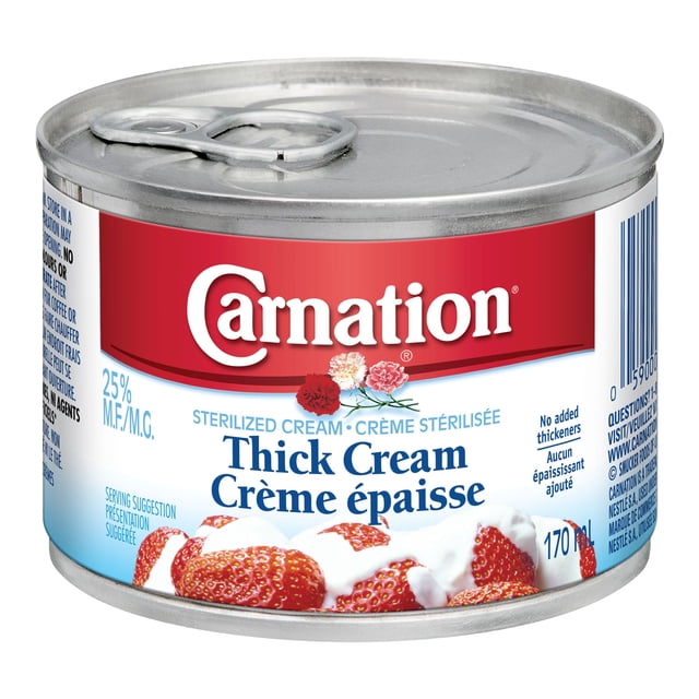 Carnation Crème Épaisse 170 ml en Boîte Métallique avec Couvercle à Languette, Crème Stérilisée Étiquetée avec 25 % de Matières Grasses Laitières et Aucun Épaississant Ajouté, avec des Fraises Garnies de Crème Épaisse, Idéale pour les Desserts et la Cuisson pour Ajouter de l'Onctuosité.