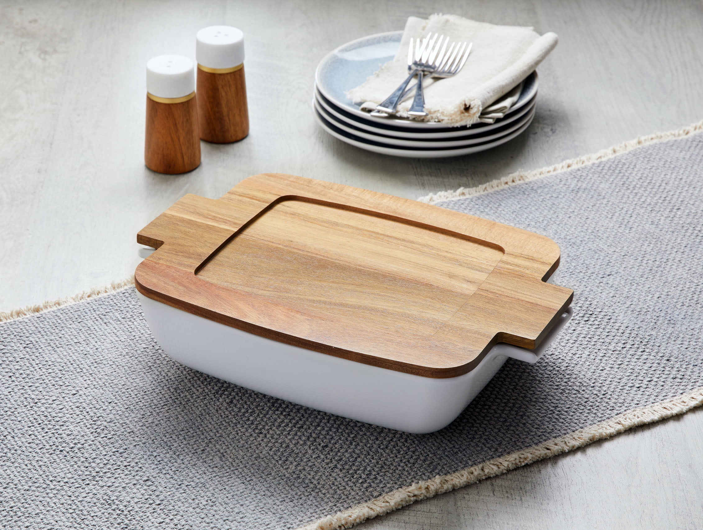 Better Homes & Gardens Ceramic Oven to Table Serveware Dish with Acacia Lid, 13.39 x 9.06 x 3.39 in