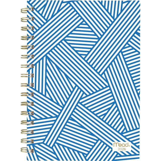 2026 Mead® Blue Geo Petit Planificateur Hebdomadaire avec une Couverture Rigide durable Présentant un Motif Géométrique Rayé Bleu et Blanc, Reliure à Double Spirale Qui s'Étale à Plat, et le logo Mead 2026 en Or dans le Coin Inférieur Droit, Convient à l'Organisation Hebdomadaire et Mensuelle.