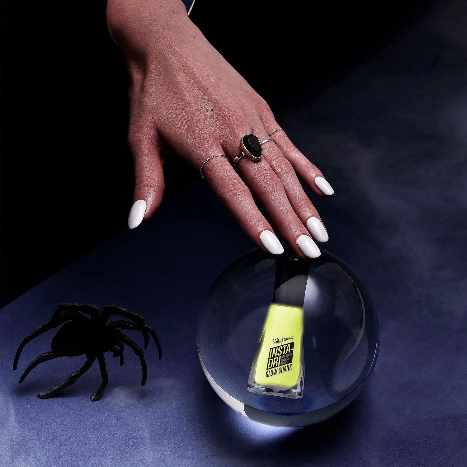 Vernis à ongles Insta-Dri®, formule 3-en-1 avec vernis à ongles et couche de finition. 1 Trait. 1 Couche. Terminé. Sèche en 60 secondes