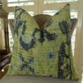 thumbnail image 1 of Plutus Coussin Fait Main Ours Canyon, (Double Face 16 Pouces x 16 Pouces), 1 of 2
