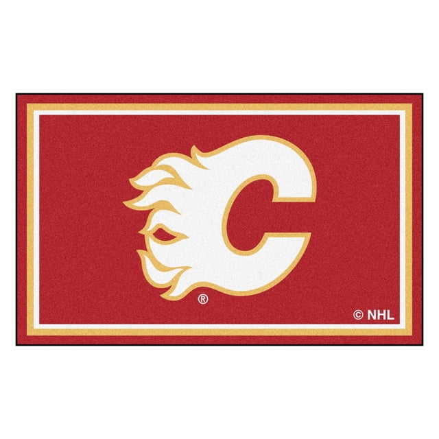 LNH-Calgary Flames Tapis 4x6 avec un design Rectangulaire Rouge Centré Mettant en Vedette un logo C Blanc Enflammé Énoncé en Or. Fait de nylon de 32 oz avec Endos en latex Antidérapant et Chromojet Imprimé en Véritables Couleurs d'Équipe, Convient aux Salles de Jeux, aux Bureaux et pour Montrer la Fierté d'Équipe.