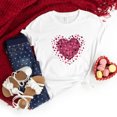 thumbnail image 3 of QIPOPIQ T-Shirts Graphiques pour Femmes de la Saint-Valentin à Manches Courtes avec Cœur Imprimé Chemises Blouse Hauts Liquidation, 3 of 6