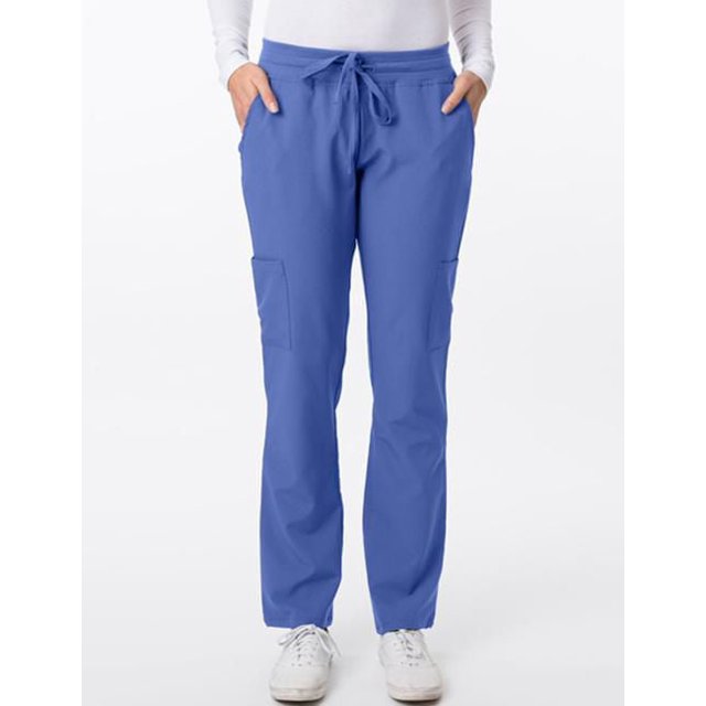Greentown Canada 4Flex 2200 Pantalon d'Uniforme Médical Bleu à Coupe Droite Moderne, Taille Côtelée Extensible, Fermeture à Cordon et Tissu 93 % polyester 7 % Élasthanne Qui Évacue l'Humidité, avec Deux Poches Obliques et Deux Poches cargo, Montré à l'Avant sur un Modèle Portant des Chaussures et un Haut Blancs, Idéal pour Uniformes Médicaux et Vêtements de Travail.
