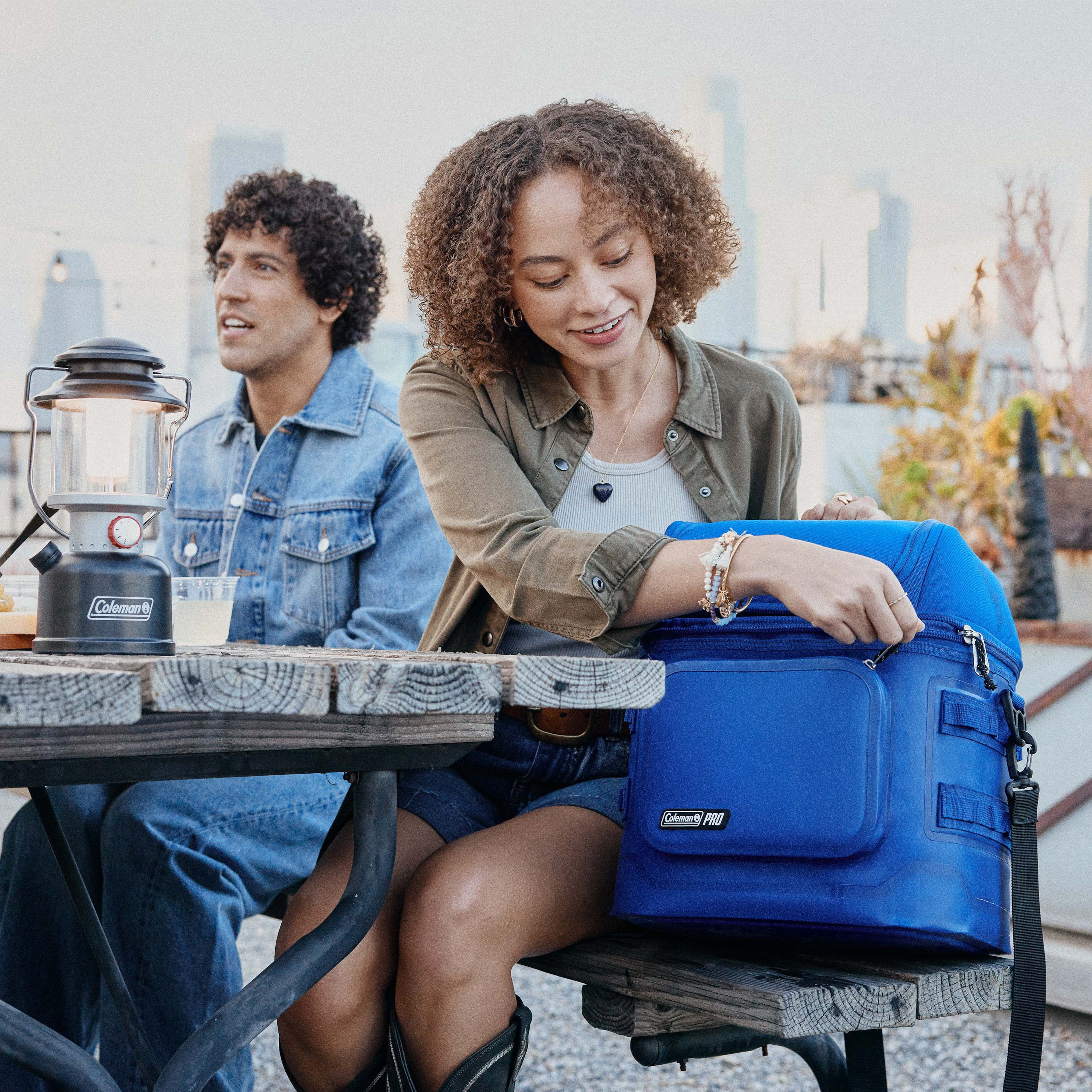 Coleman Pro 24 Can Premium Soft Cooler Lunchbox, 8.5 L (9 qt) Fully Insulated Lid & Body Stays Cold up to 35 Hours, Great for Camping, Parties, Sports, Concerts, Lunches & More