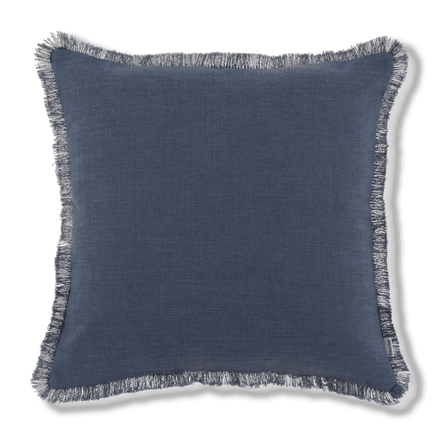 Bouclair Coussin Décoratif Indigo Taha 19x19 Po (48x48 cm) Coussin Décoratif Carré Orienté vers l'Avant en Indigo 100 % polyester avec Tissage Texturé Subtil et Couture Cousue, loft Rempli de polyester Montré sur un Fond Neutre. Utilisé Souvent comme Soutien Lombaire dans les Coins Lecture Ou Superposé sur Canapés.