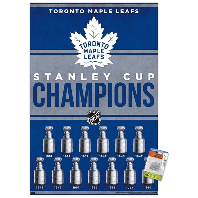 LNH Maple Leafs de Toronto - Champions 23 Affiche Murale Affiche une Affiche Brillante Bleue et Grise avec le logo Maple Leafs de Toronto Blanc en Haut, Texte Audacieux « Stanley Cup Champions », et 13 Trophées Argentés de la Tasse Stanley Étiquetés avec des Années de 1918 à 1967 Classés en Deux Rangées sous le Bouclier LNH, Convient pour Décorer des Chambres, des Bureaux Ou des Résidences Étudiantes.