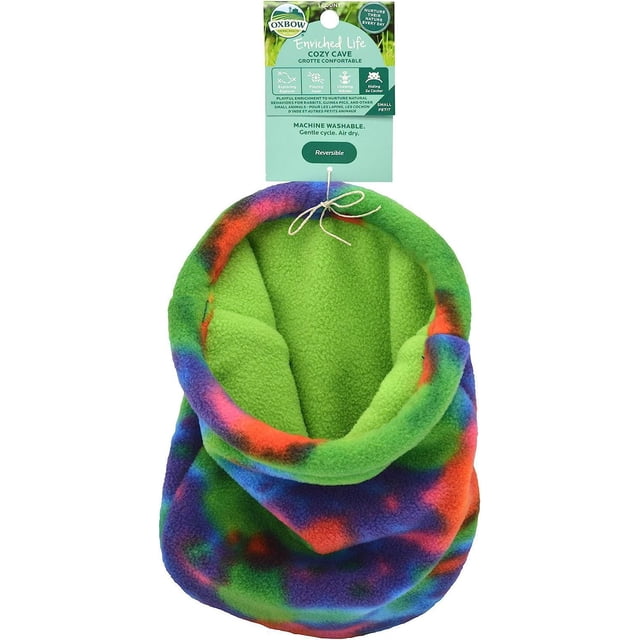 Oxbow Enriched Life Petite Grotte Douillette en Molleton Réversible pour Petits Animaux avec Intérieur Vert Vif et Extérieur Multicolore en Bleu, Rouge et Vert, Conçue pour Soutenir les Comportements Naturels de Cachette et de Mâchouillement chez les Lapins, les Cochons d'Inde et les Animaux de Compagnie Similaires, Lavable à la machine avec un cycle Doux.