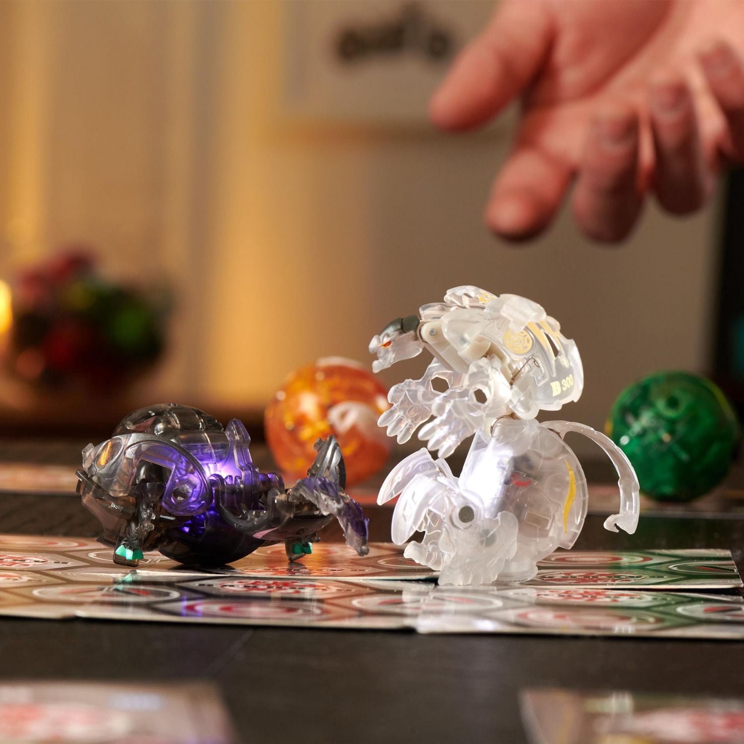 Bakugan Legends, Nova Bakugan, Pegatrix, figurines articulées lumineuses Bakugan, 1 carte Personnage et carte Portail Métallique, jouets pour garçons à partir de 6 ans