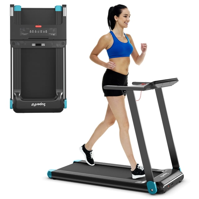 Costway Tapis Roulant Électrique Pliant Compact pour la Marche et la Course avec Contrôle par Application et Haut-Parleur. l'Image Montre un Tapis Roulant Pliable au design Épuré Noir et Bleu, Doté d'Une Ceinture de Course Antichoc et Antidérapante à 5 Couches. une Femme Fait du jogging sur le Tapis Roulant, Démontrant Son Utilisation. le Tapis Roulant Comprend un Écran LED pour le Suivi du Temps, de la Vitesse, de la distance, des calories et de la Fréquence Cardiaque, et Est Équipé d'Une Connectivité Bluetooth pour le Contrôle par Application et d'Un Haut-Parleur Intégré. le design Compact Permet