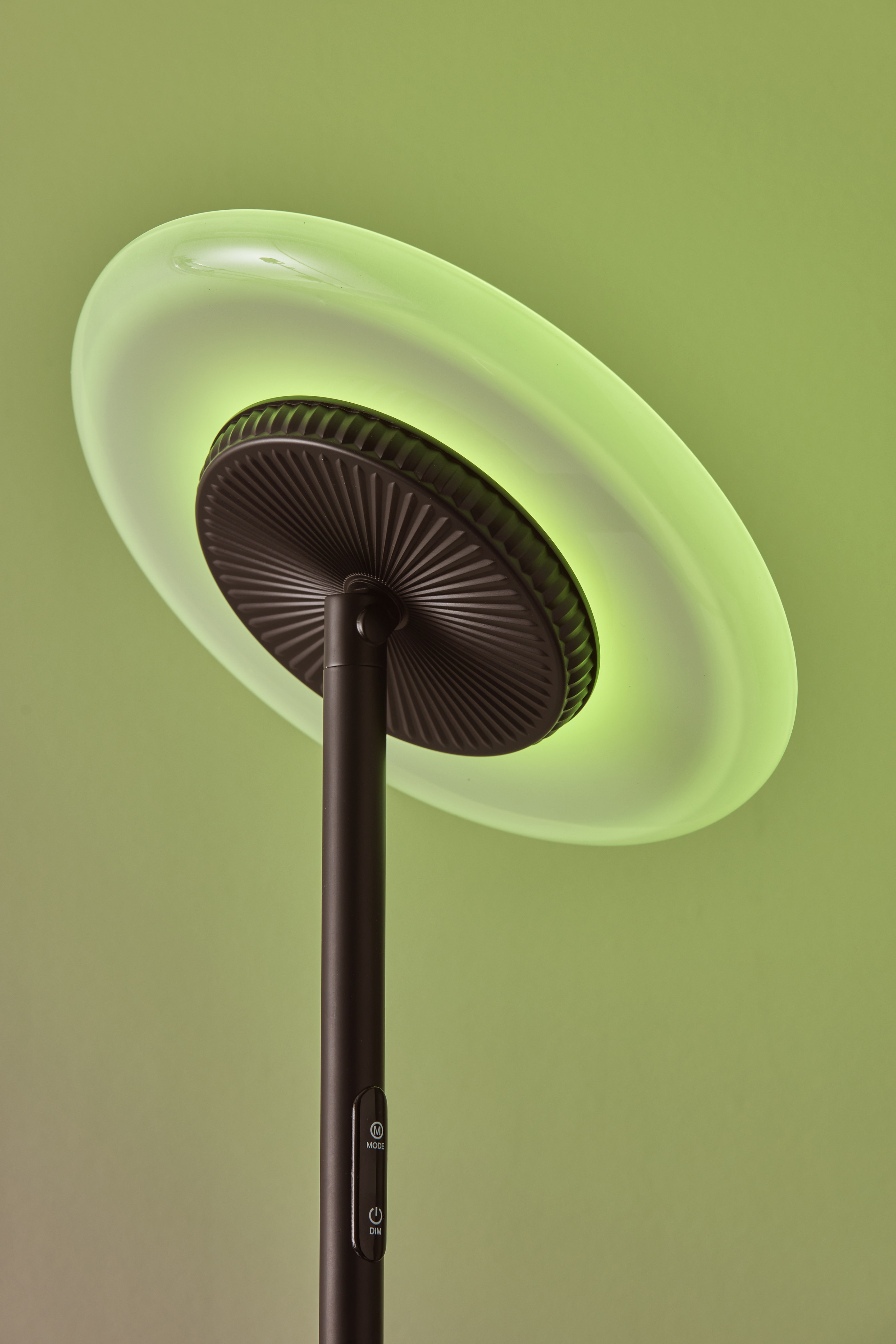 Lampadaire Mainstays RGB noir, 6 couleurs automatiques, design moderne, neuf