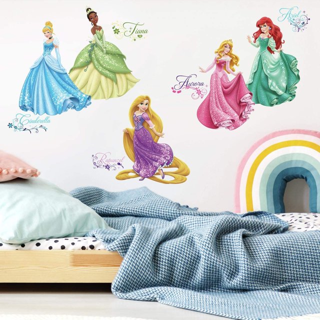 CPDD RMK2199SCS CPDD Princess Royal Debut Autocollants Muraux Pelables et Adhésifs Mettant en Vedette 37 Décalcomanies de princesses Populaires comme Cendrillon, Tiana, Aurora, Raiponce et Ariel dans des Robes Vibrantes. Leur Taille Varie de 2,3 Pouces de Large x 1,6 Pouce de Haut à 8 Pouces de Large x 9,5 Pouces de Haut. Affichés sur un Mur Lisse au-Dessus d'Un Lit d'Enfant Douillet à Proximité avec un accent Arc-en-Ciel