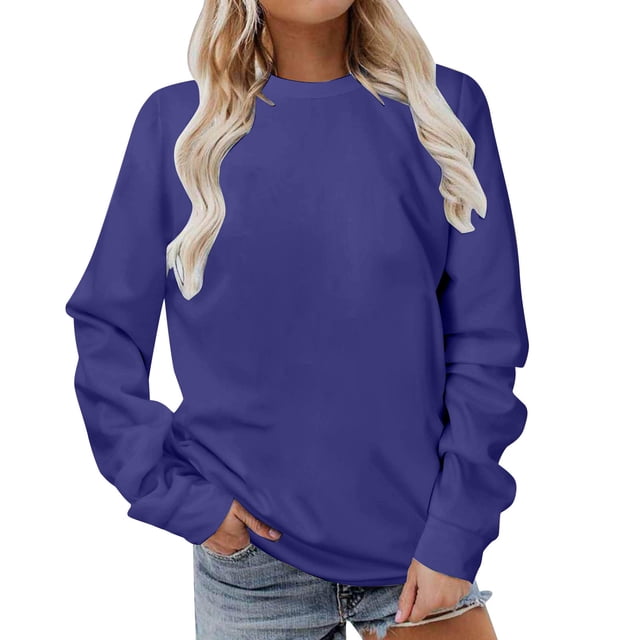 Yuyuzo Chandails d'Automne pour Femmes à Col Rond, Couleur Unie Mauve, avec Manches Longues et Coupe Ample. le Chandail à Enfiler Est Présenté en Taille Moyenne avec des Mensurations Incluant une Poitrine de 102 cm, une Largeur d'Épaule de 45 cm et une Longueur de 68 cm. Convient à la Mode Décontractée pour Femmes, Style avec des shorts en denim.