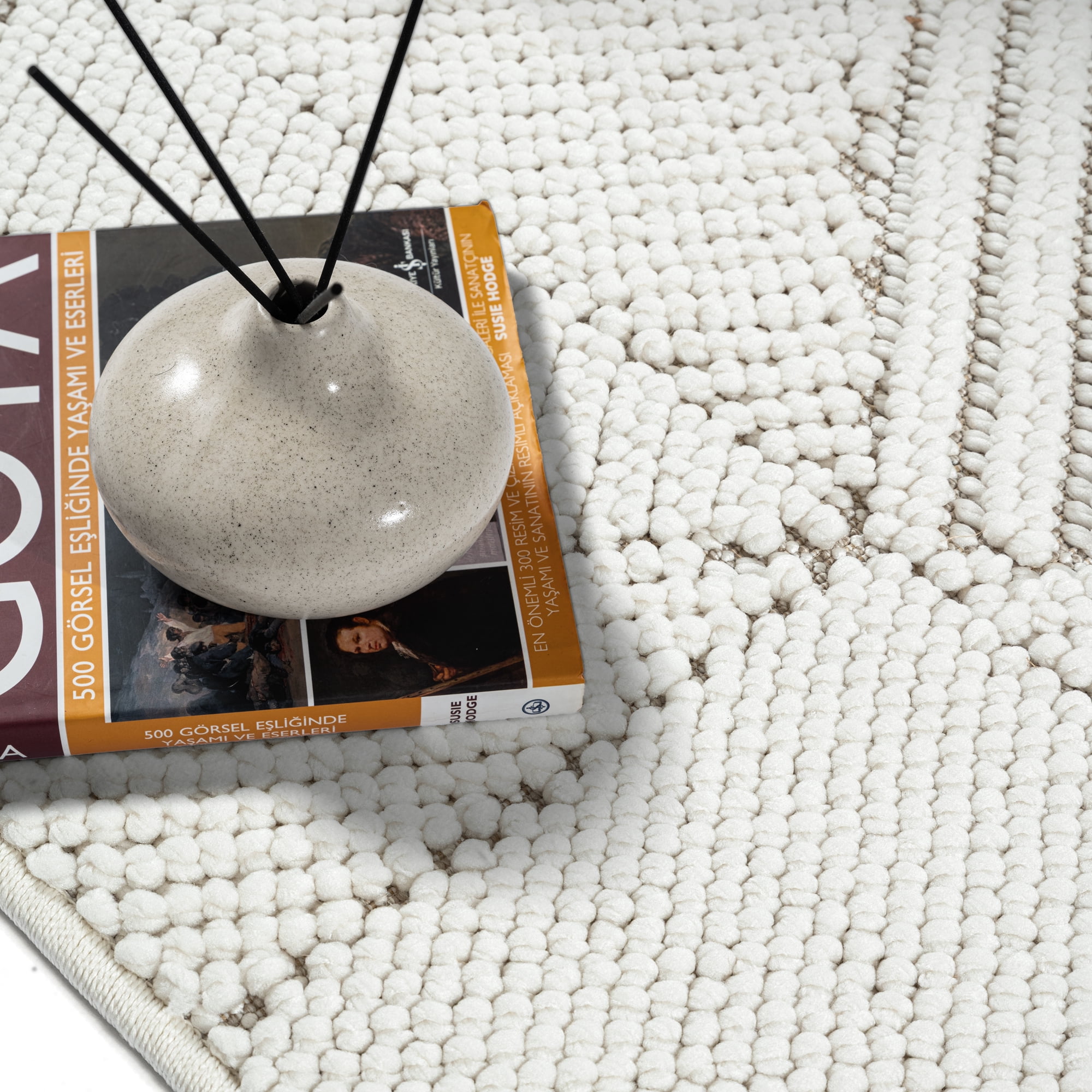 Mainstays Mira Off-White Runner Rug, 2’ x 6’