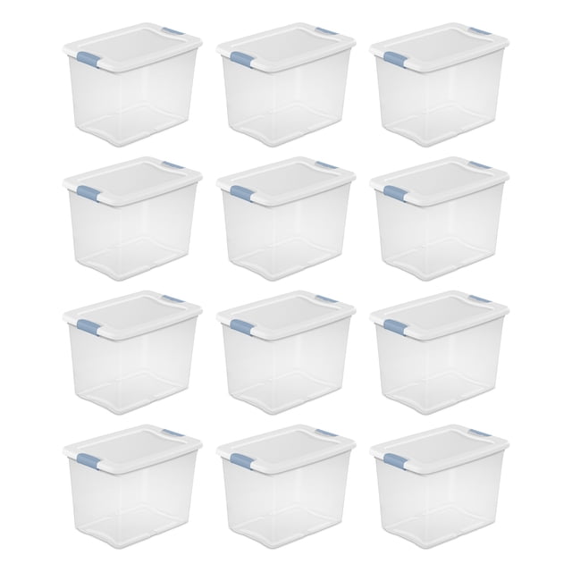 Sterilite Bacs de Rangement en Plastique transparent de Capacité de 25 Pintes, (Lot de 12) Disposés en Grille. Chaque Bac en Plastique durable Présente un design transparent avec Couvercles Bleus à Loquet et Poignées Moulées pour un Transport Facile. les Couvercles Indexés Assurent un Empilage stable, Ce Qui les Rend Idéals pour Organiser des Articles Saisonniers, le Rangement Domestique Ou les Besoins de Déménagement.