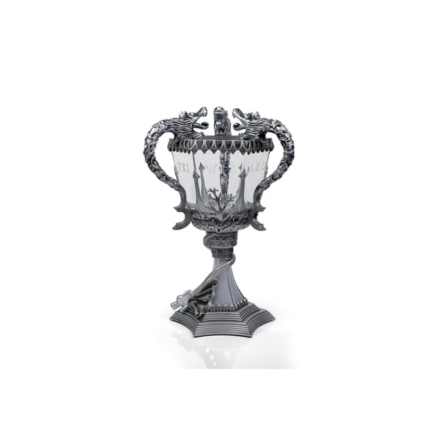 Harry Potter Tasse de Triwizard à Piles, Lampe DEL de 13 Po de Hauteur Conçue comme une Réplique de la Tasse de Triwizard de Harry Potter et la Coupe de Feu. la Tasse Présente des Poignées en Forme de Dragon Complexes et des Gravures Détaillées, avec la Tasse et la base Illuminées par des Ampoules DEL. Cette Lumière Décorative Fonctionne avec 3 Piles AA (Non Incluses) et Sert d'Exposition de Collection Ou de Lampe de Bureau Fonctionnelle pour les fans.