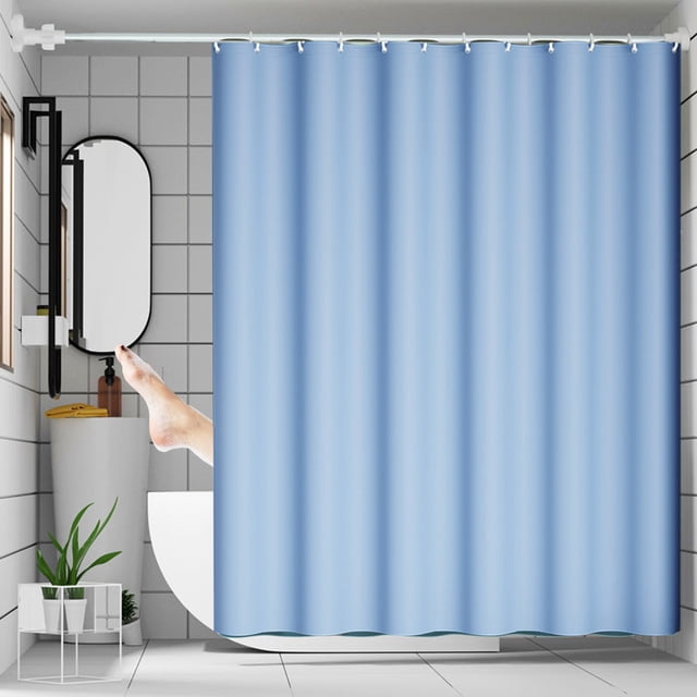 UsRHHA Rideau de Douche Imperméable Rideau de Salle de Bain Imprimé, 180x120 cm, Exposé dans une Salle de Bain Moderne avec des Murs Carrelés. le Rideau en EVA Bleu Pâle Se Suspend Solidement à des Crochets sur une Tringle, Couvrant une Baignoire. Présente des Oeillets Renforcés et un Ourlet Lesté pour la Durabilité et la Stabilité. Convient comme Doublure de Douche, Cloison de Salle de Bain Ou Rideau de Fenêtre, Parfait pour les Maisons, Hôtels Ou Dortoirs.