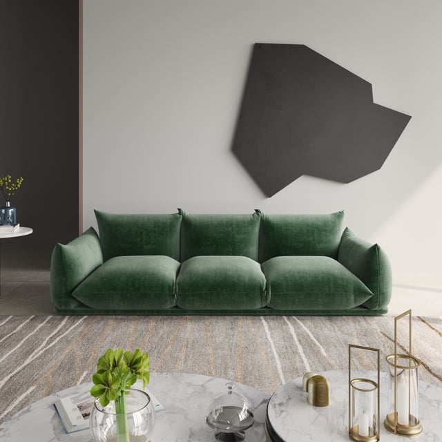 Le Canapé Sectionnel Modulaire en Chenille en L Magic Home à 3 Places, Vue Centrée Verte Orientée vers l'Avant d'Un Sectionnel Modulaire en L à Profil Bas à 3 Places Rembourré en Chenille Verte Texturée avec Lignes de Couture Visibles, Coussins Carrés Sans Accoudoirs et un Indicateur DEL sur la base; Montré sur un Plancher de studio Simple; Utilisé Souvent comme Siège flexible pour Salons Ou Petits Salons.