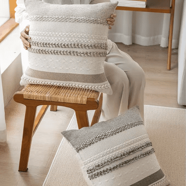 FTCBJJA Ensemble de 2 Housses de Coussin Style Ferme 18x18 Rayées Neutres Housses Décoratives pour Canapé Sofa Chaise Chambre Décor Moderne, Kaki et Blanc Cassé