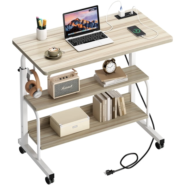 Soges Bureau d'Ordinateur Réglable en Hauteur de 31,5 Pouces avec Station de Recharge, Table d'Appoint Réglable Bureau Mobile pour Portable avec 2 Étagères de Rangement, Bureau Réglable sur Roulettes pour Bureau à Domicile, Sofa, Lit, Érable