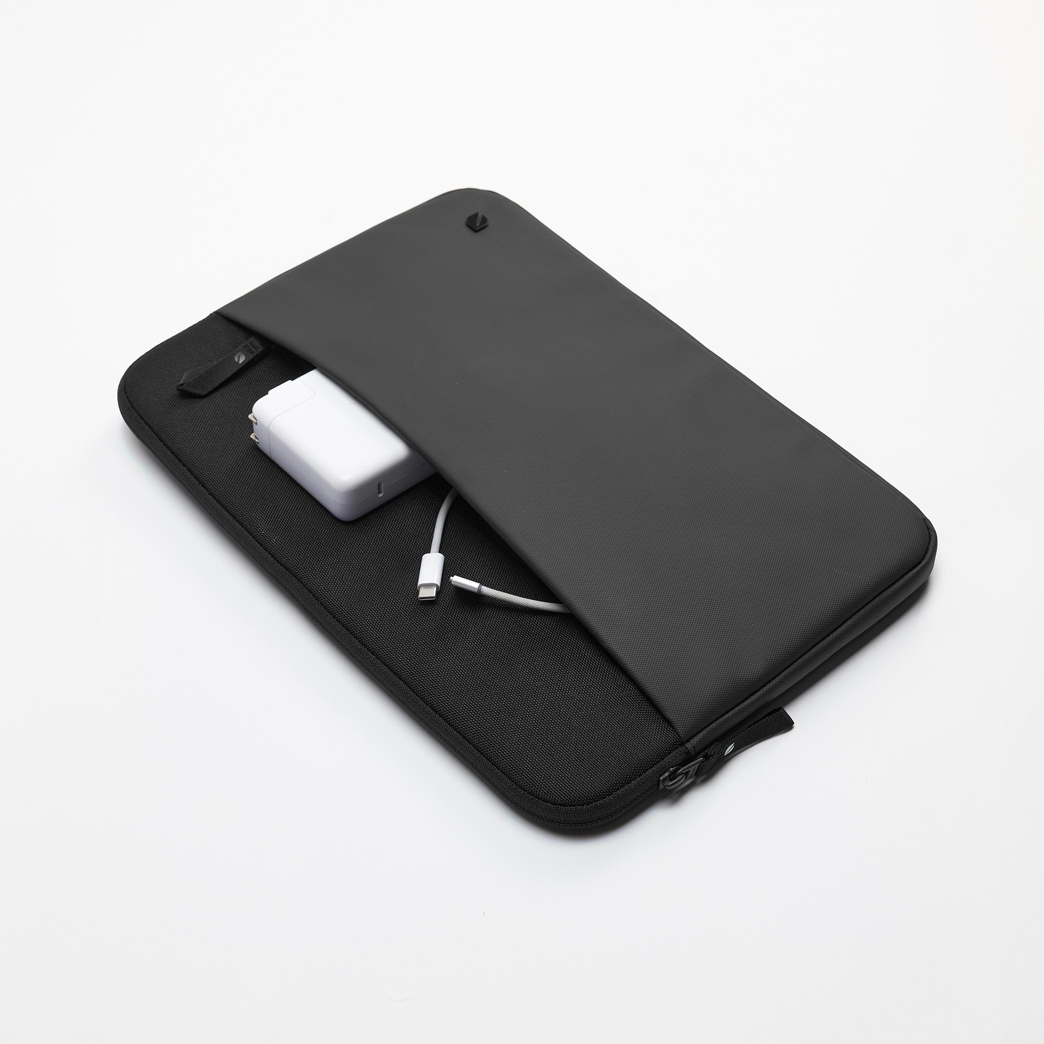 Incase A.R.C. Sleeve for 14-inch Laptop (PC)