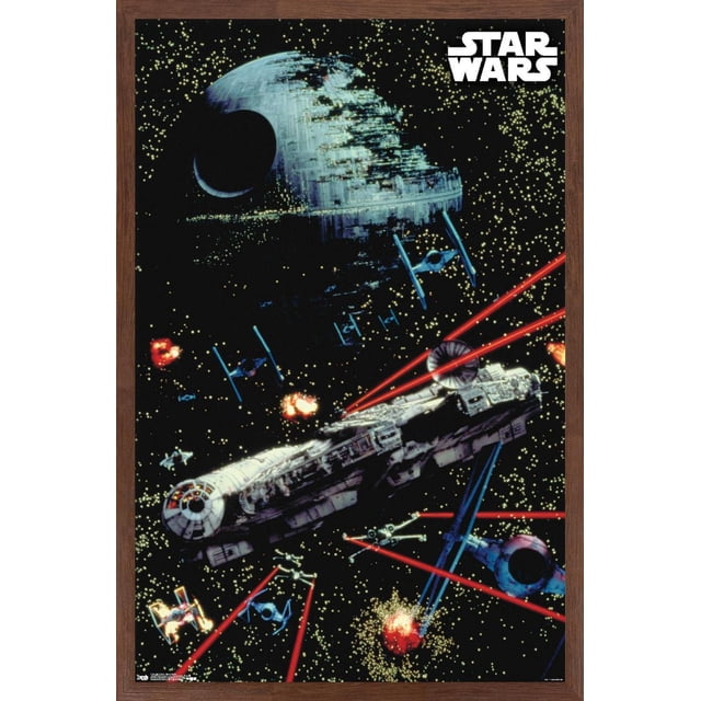 Star Wars : Saga - Affiche Murale de Bataille Spatiale, 22,375 Pouces x 34 Pouces Représentant une Bataille Spatiale avec l'Étoile de la Mort Partiellement Construite, Plusieurs Chasseurs blue TIE et le Faucon Millennium Tirant des Faisceaux laser Rouges sur un Fond Noir Rempli d'Étoiles, Imprimée sur Papier d'Affiche Lustré et Encadrée en Bois Foncé.