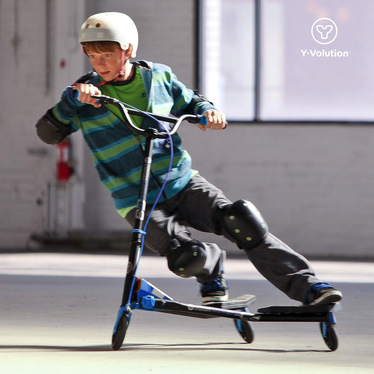 Yvolution Y Fliker Carver C3 Foldable Wiggle Drift Scooter for