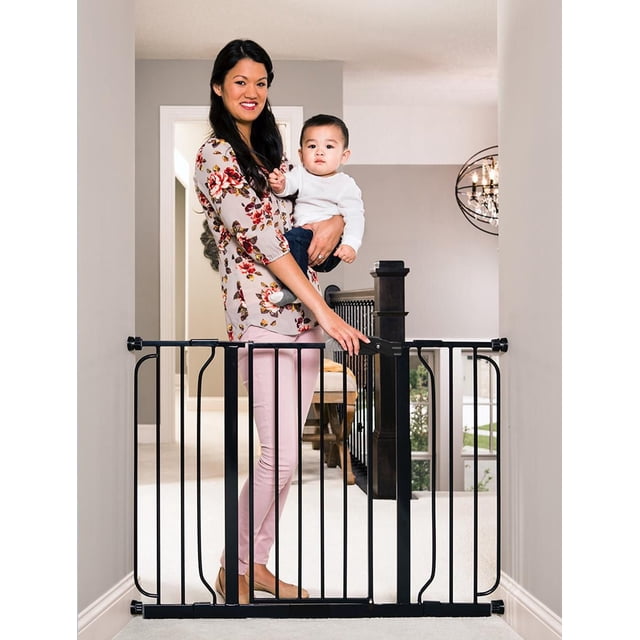 Regalo Extra Wide Black Gate