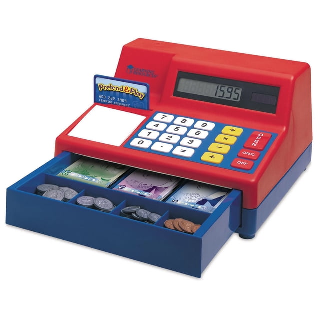 Learning Resources - Calculatrice Pretend & Play® Caisse Enregistreuse avec Monnaie Canadienne, Caisse Enregistreuse Jouet Rouge et Bleue Orientée vers l'Avant avec Calculatrice à Énergie Solaire Affichant 15,95, Grands Boutons Blancs et Jaunes, Tiroir à Billets Bleu Ouvert avec Billets et Pièces Canadiens à Jouer, et une Carte de Crédit Factice dans la Fente.
