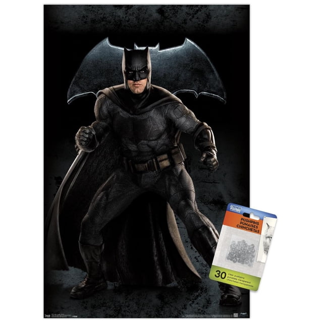 DC Comics Film - La Ligue des Justiciers - Affiche Murale Batman, 14,725 Pouces x 22,375 Pouces Encadrée, Montrant Batman en Complet Noir Texturé et cape en pose Forte avec une Grande silhouette de Symbole de Chauve-Souris derrière Lui sur Fond Sombre, avec une Finition Satinée de Qualité Supérieure et un Cadre Léger Adapté à la Décoration Murale de la Maison Ou du Bureau.