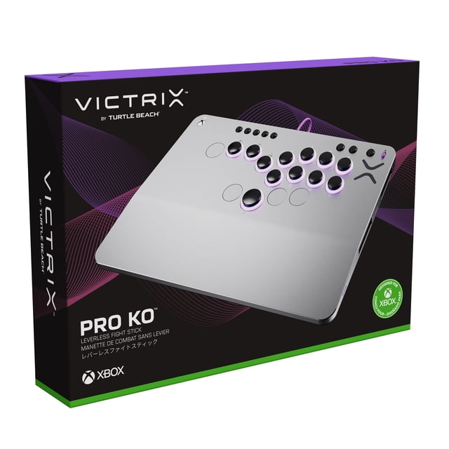 Victrix Pro KO Bâton de Combat Sans Levier Xbox Emballage Montrant un Bâton de Combat Argenté avec 16 Noirs, Boutons Personnalisables avec Éclairage RVB Violet, Licence Officielle Xbox et Image de Marque Turtle Beach sur une Boîte Noire et Violette avec badge de design Xbox Vert.