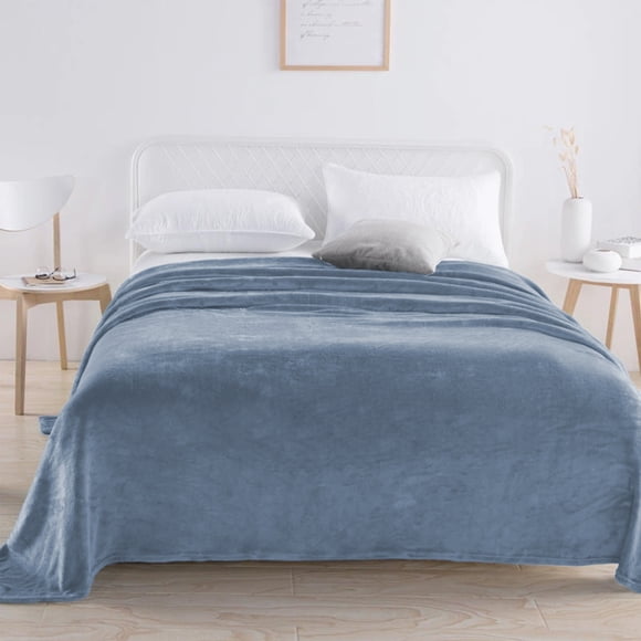 Skimsklo Solid Color Flannel Throw Blanket for Couch Bed Sofa - Super Soft Cozy Plush Fleece Blanket for Adults Kids, Lightweight Warm Bedspread Cover for Bedroom Living Room, 39x59 Inches, Polyester