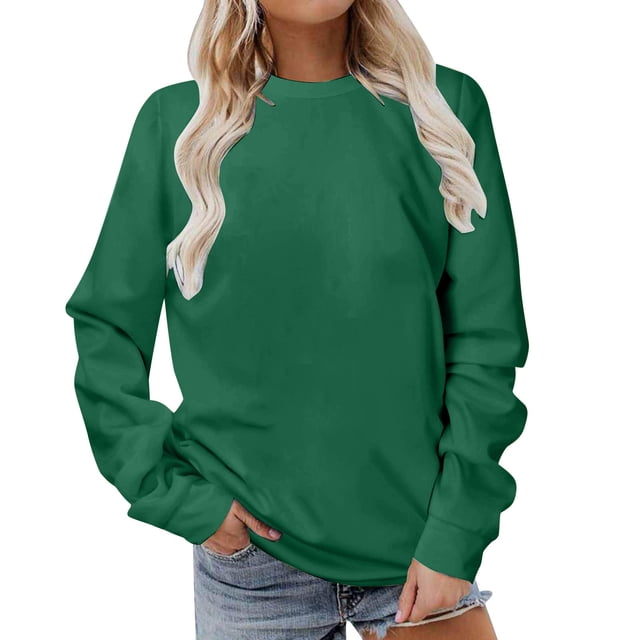 Yuyuzo Hauts d'Automne pour Femmes Chandails à Col Rond Manches Longues Chandail Uni à Enfiler T-Shirts Coupe Ample. un Chandail à Col Rond Vert à Manches Longues avec une Coupe Décontractée, Idéal pour une Tenue Décontractée. le Modèle l'Agence avec des shorts en denim, Mettant en Valeur Son style Polyvalent. Taille Petite avec une Mesure de Buste de 96cm (37.80 Pouces) et une Longueur de 65cm (25.59 Pouces). Note : le Titre du Produit Mentionne Rose, Mais l'Image Affiche Vert.
