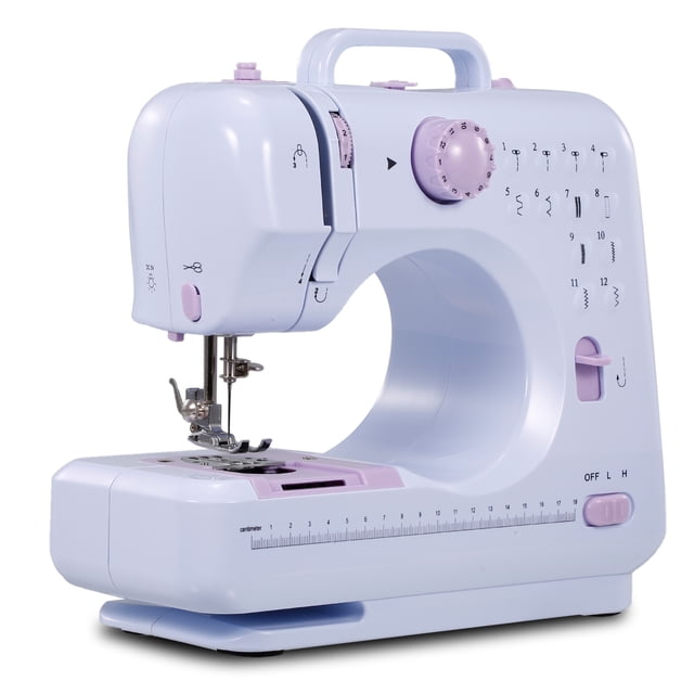 Amdohai Mini Machine à Coudre Électrique Portable avec Pédale, avec 12 Motifs de Points et Deux Réglages de Vitesse. Sa Conception Compacte Mesure 27x12,1x26 cm et Comprend une Lumière DEL Intégrée, un Coupe-Fil et une Fonction de Point Inversé. la Machine à Coudre Est Présentée dans une Finition Violet Pâle et Blanc avec une Poignée pour la Portabilité. le Panneau avant Affiche des Diagrammes de Points Numérotés pour une Sélection Facile.