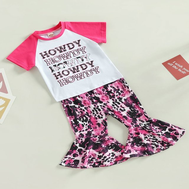Petit Bébé Fille Manches Courtes Col Rond Lettres Imprimées T-shirt avec Bottes Imprimé Pantalon Flare