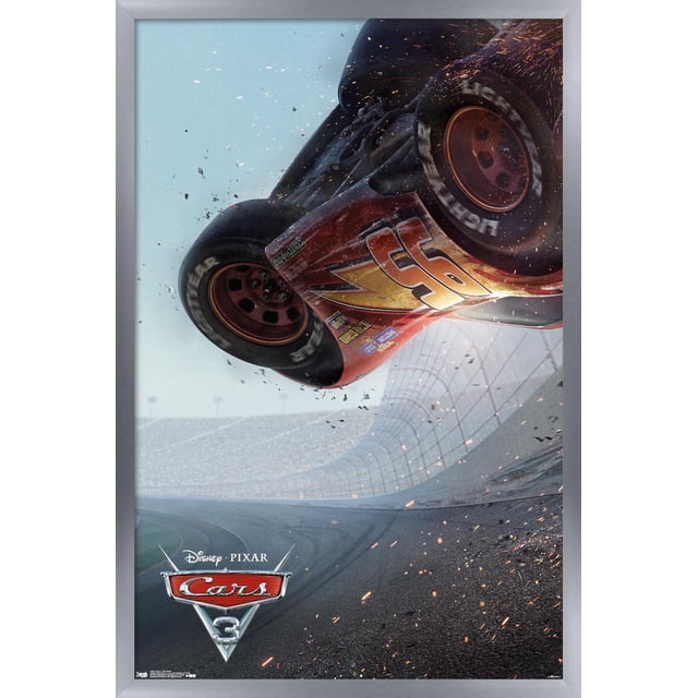 Disney Pixar Les Bagnoles 3 - Affiche Murale d'Une Feuille, 22,375 Po x 34 Po Montrant Lightning McQueen Se Retournant sur un Circuit avec des Étincelles et des Débris, Imprimée sur du Papier Lustré aux Couleurs Vibrantes et avec le logo Les Bagnoles 3, Convient à la Décoration Murale de Chambre Ou de Bureau.