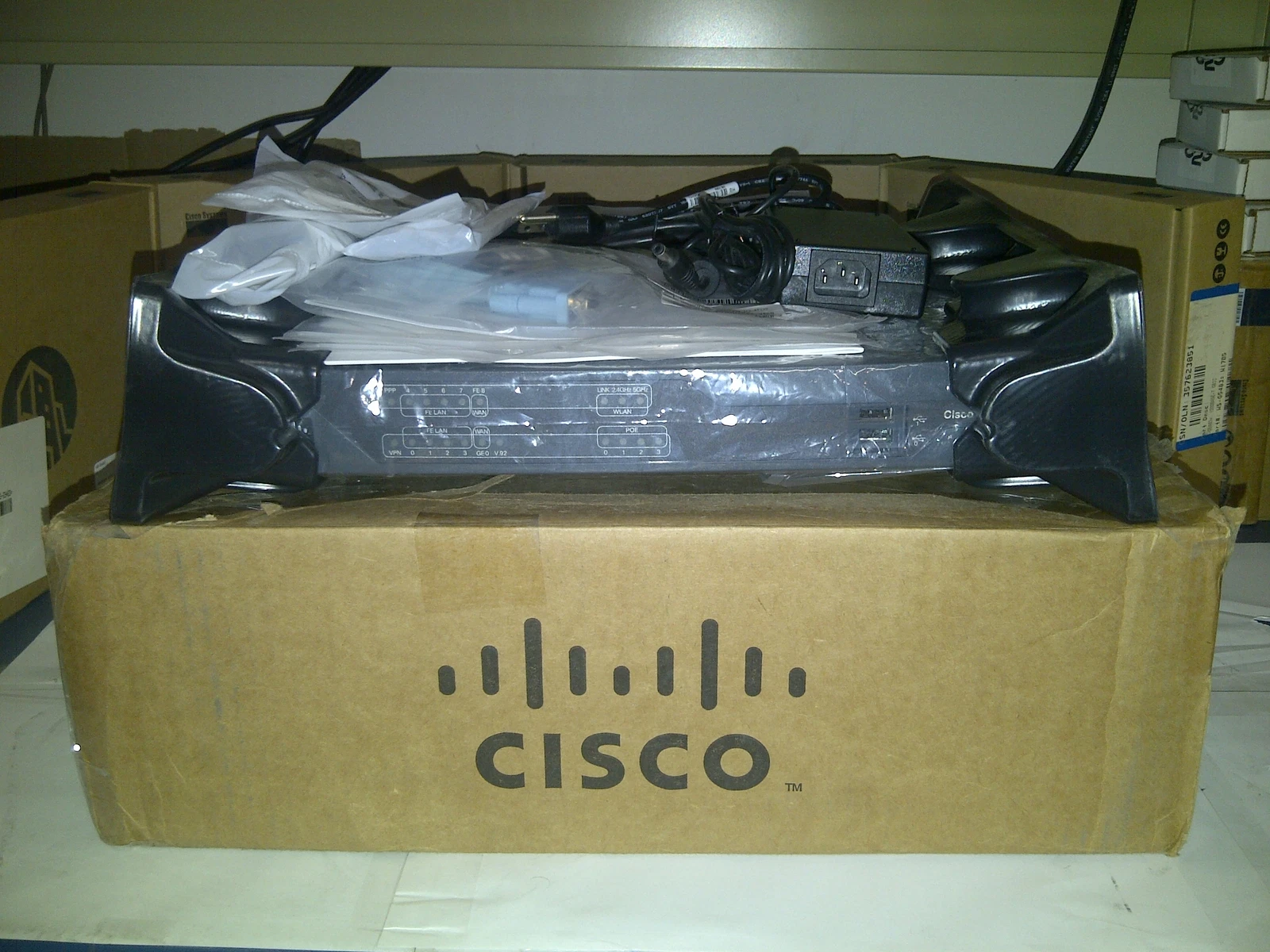 New Cisco CISCO891W-AGN-A-K9 Gigabit Wireless VPN E .