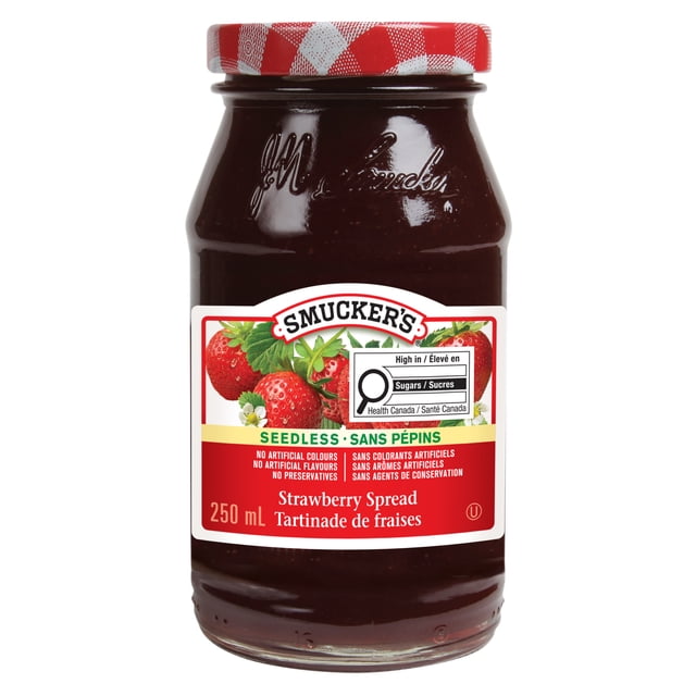 Smucker's Tartinade de Fraises Sans Pépins 250 ml dans un Pot en Verre Transparent avec Couvercle à Carreaux Rouge et Blanc, Présentant une Étiquette avec des images de Fraises Fraîches et un Texte Ne Mettant en Valeur Aucun Colorant, Arôme Ni Agent de Conservation Artificiels, Idéale comme Confiture Lisse Ou Tartinade pour Rehausser les Collations et les Plats.
