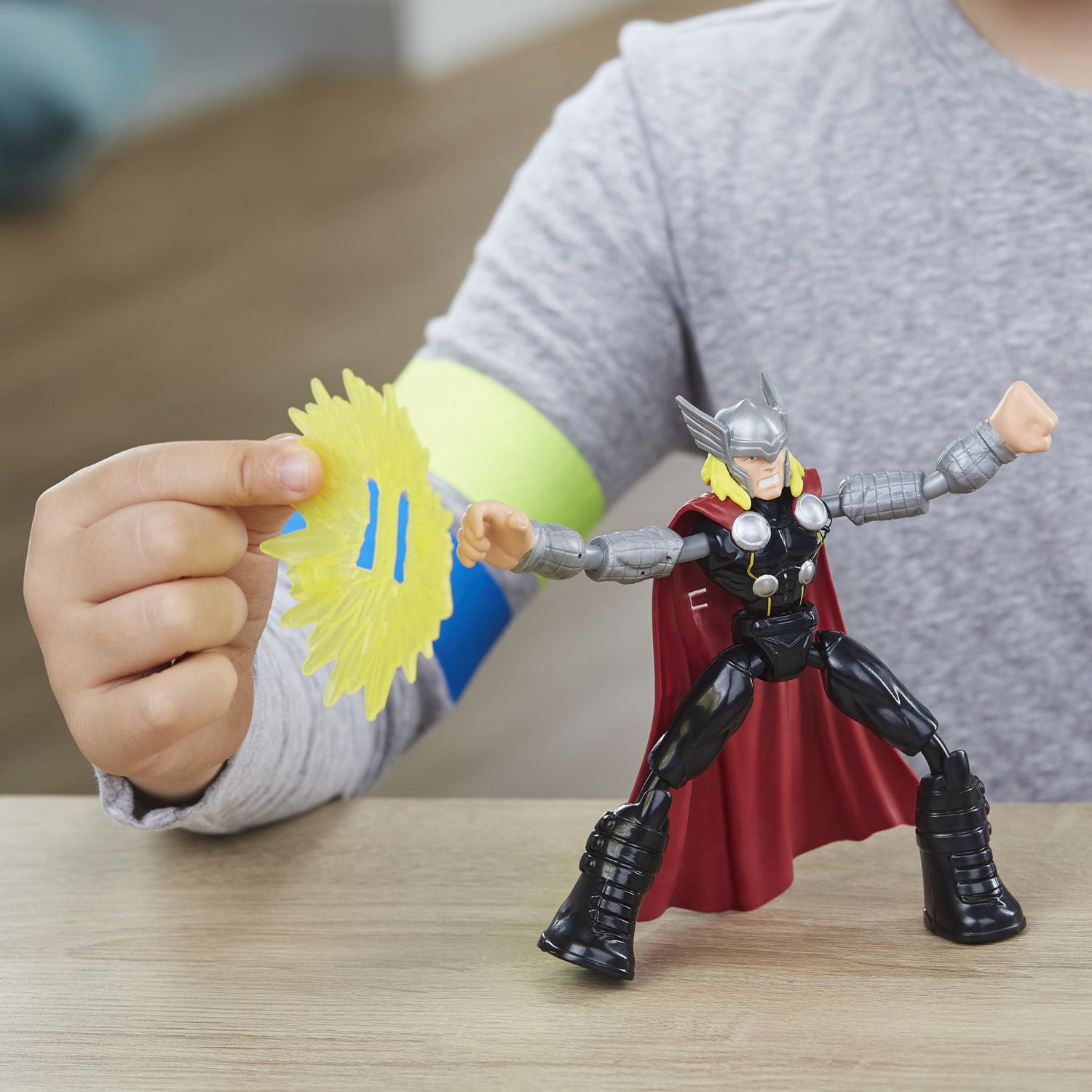 Marvel Avengers Bend and Flex, figurines flexibles Thor Vs. Loki de 15 cm, inclut 2 accessoires, à partir de 4 ans