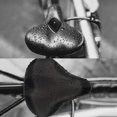 thumbnail image 4 of Housse de Selle de Vélo, Tissu Protecteur Imperméable à Cordon pour Sièges de Vélo, Protection UV Réutilisable et Anti-Poussière Accessoires de Cyclisme Extérieur, Convient à la Plupart des Vélos, 4 of 7