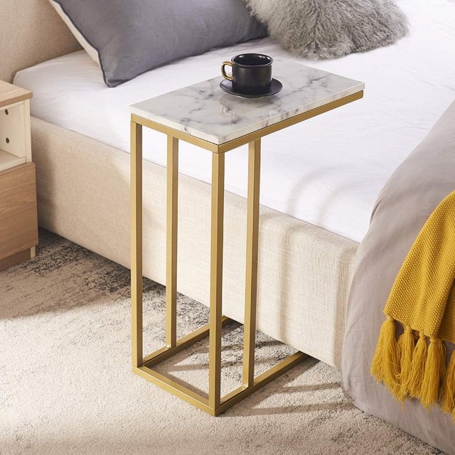 Rosary Blenn Table d'Appoint en Forme de C, Table à Collation avec Plateau en Faux Marbre et Cadre en Métal, Support pour Café pour Portable, Mobilier Moderne (Or)