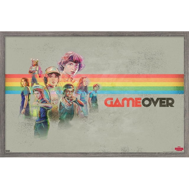 Netflix Stranger Things 3 - Affiche Murale Game Over avec Punaises, 14,725 Po x 22,375 Po, Représentant des Personnages Illustrés de la Série sur un Fond Gris Texturé avec Texte « Game Over » en Rouge et Noir, Encadrée en Bois, Idéale pour la Déco Murale et l'Exposition aux Fans.
