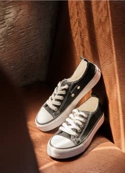 Kids' school kicks