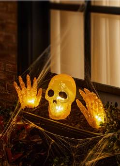 Haunting outdoor decor