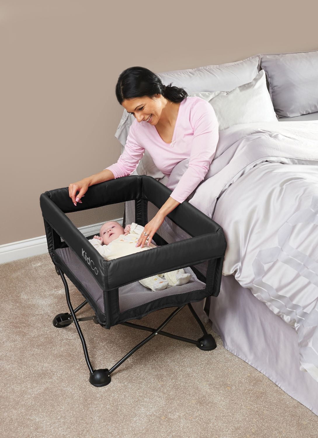 Kidco dreampod 2025 travel bassinet