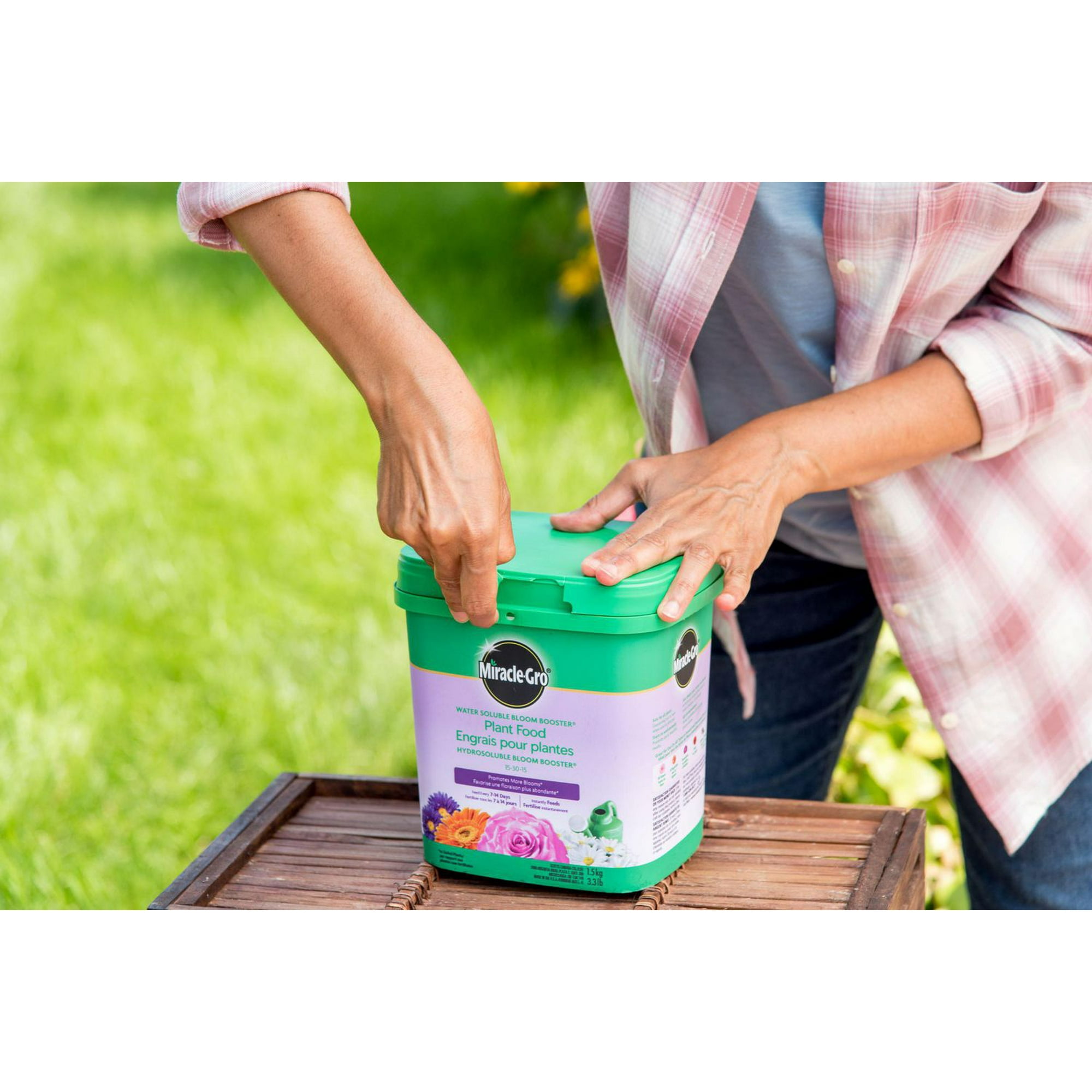 Miracle-Gro Water Soluble Bloom Booster Plant Food - 1.5kg, Feeds