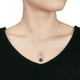 Pendentif stylisé au détail miligrain avec perles tahitienne noire en forme de goutte 9-9.5 mm et diamants 0.14 ct TW en argent sterling, 18 pouces en longueur – image 2 sur 3
