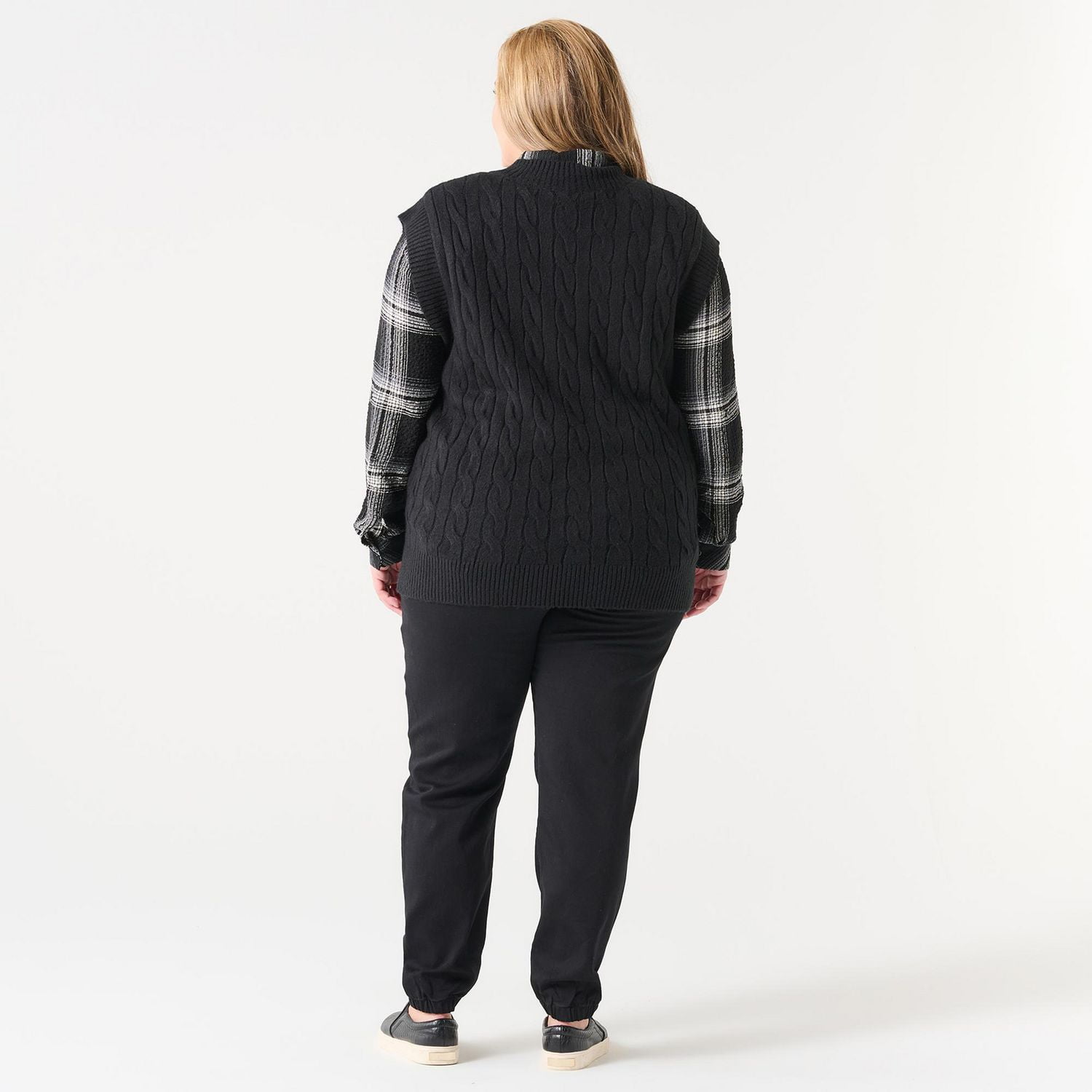 DV CABLE KNIT SWEATER VEST