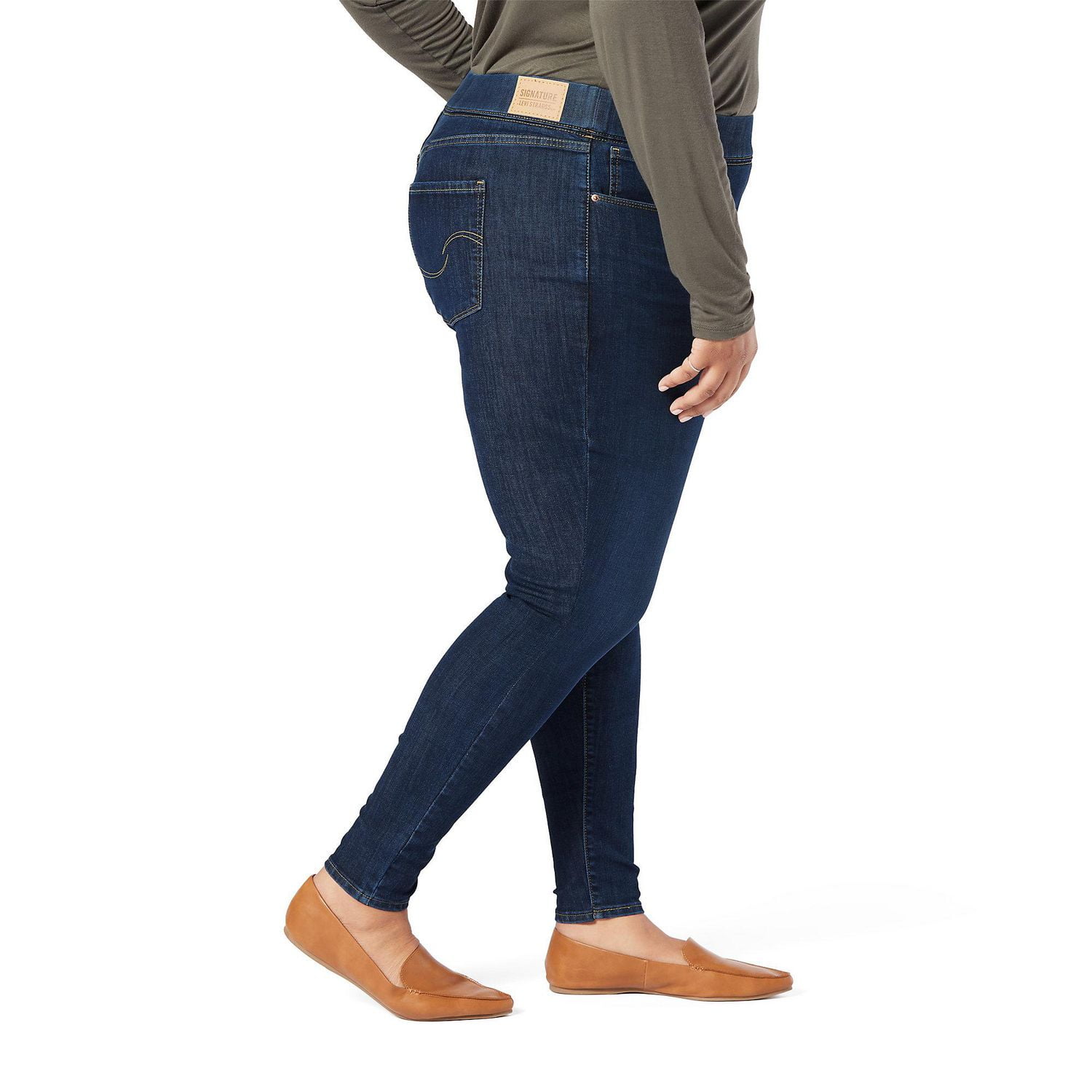 Levi's pull store on skinny jeans