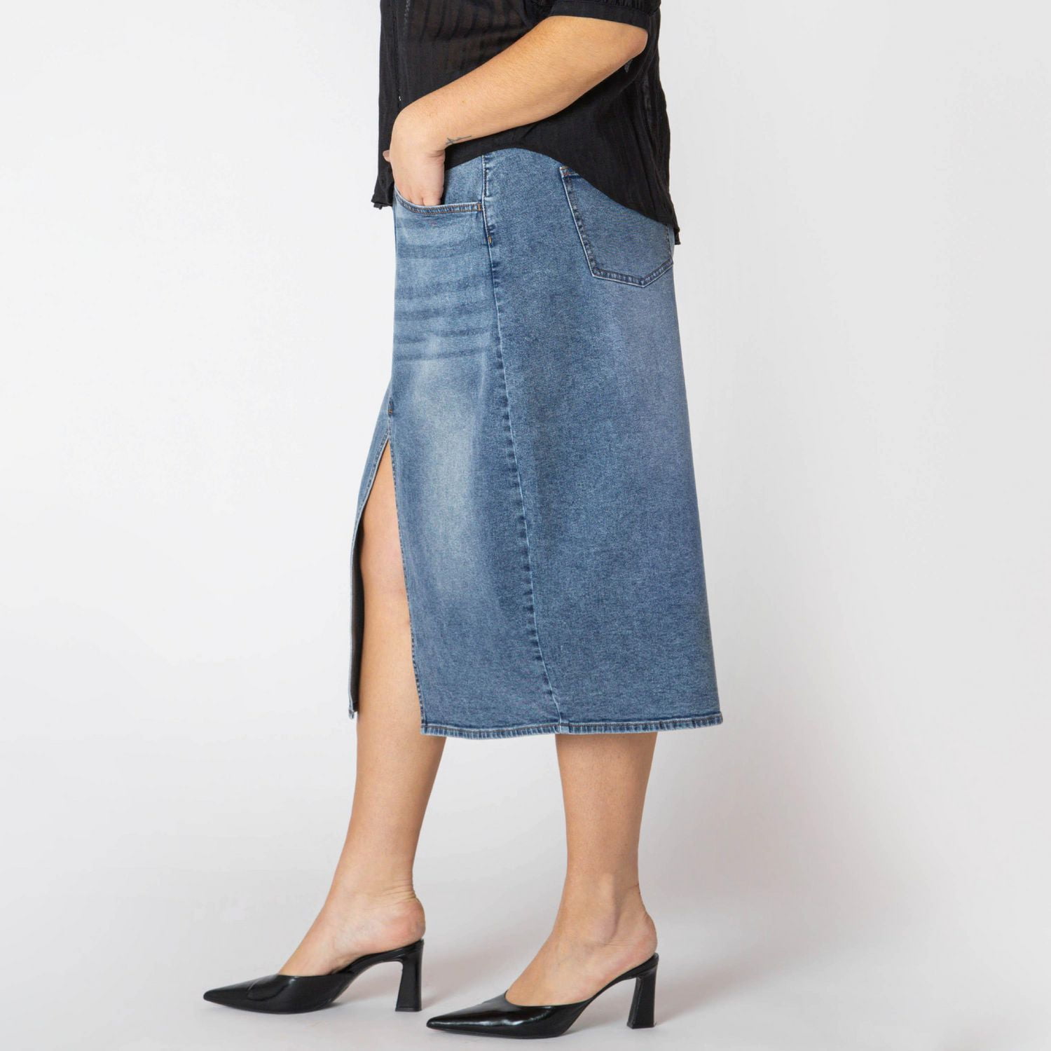 Devoted Women’s Plus size midi denim skirt